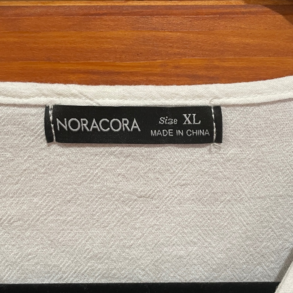NORACORA White Top with Blue Floral Design Sz XL - Picture 4 of 7